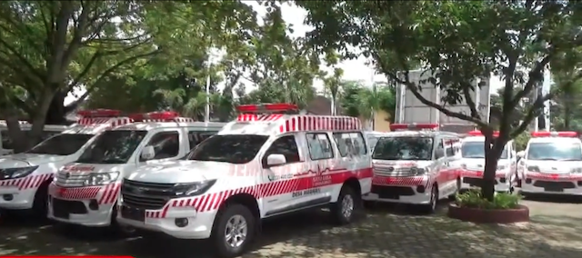 Agar Efektif, Bupati Jember Hendy Serahkan Ambulans Dikelola PemDes Masing-masing 